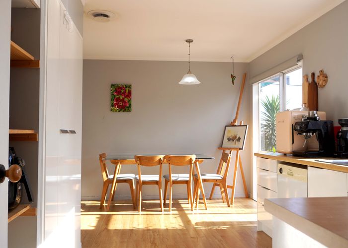  at 2/37 Edmonton Road, Henderson, Auckland