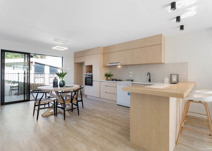  at 33b Arran Road, Browns Bay, North Shore City, Auckland