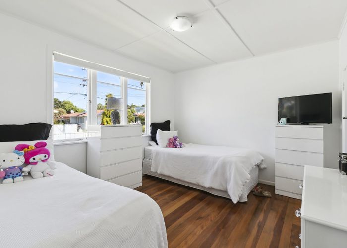  at 17 Kenmore Street, Newlands, Wellington