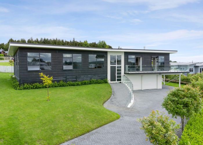  at 32 Coprosma Crescent, Waipahihi, Taupo
