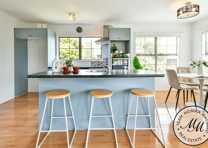  at 17 Palmetto Place, Goodwood Heights, Manukau City, Auckland