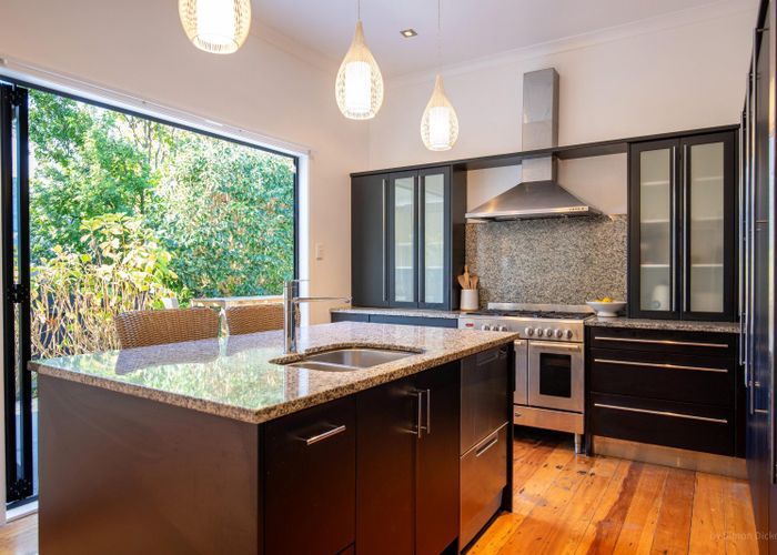  at 10 Thames Street, Claudelands, Hamilton, Waikato