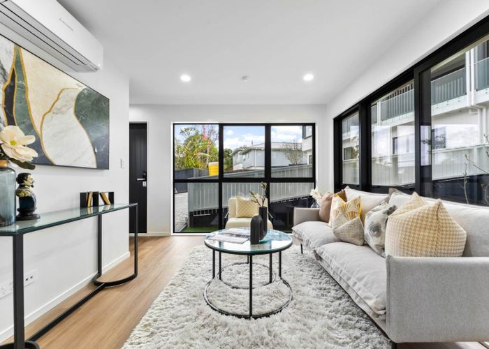  at 16 Saint Catherine Crescent, West Harbour, Waitakere City, Auckland