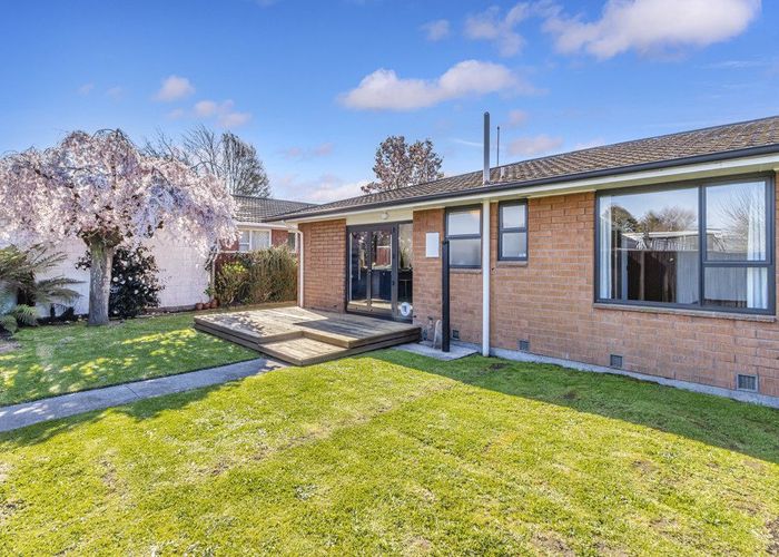  at 2/205 Matsons Avenue, Papanui, Christchurch