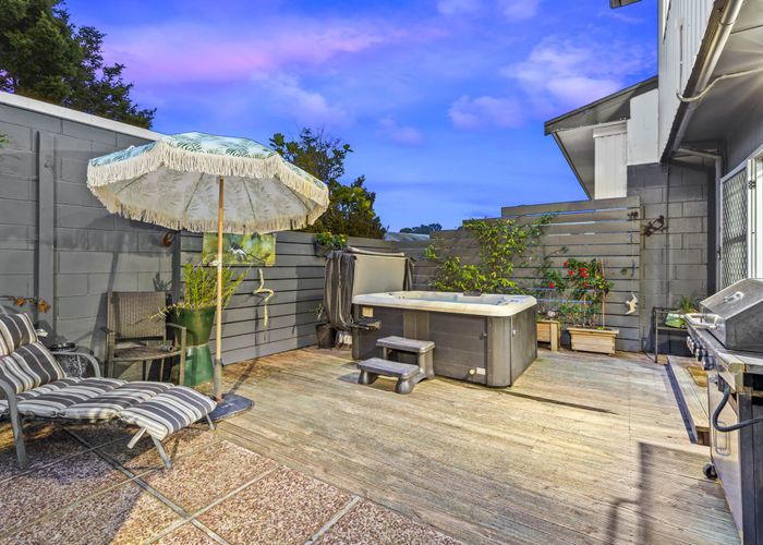  at 2/10 Abbeygate Street, Birkdale, North Shore City, Auckland