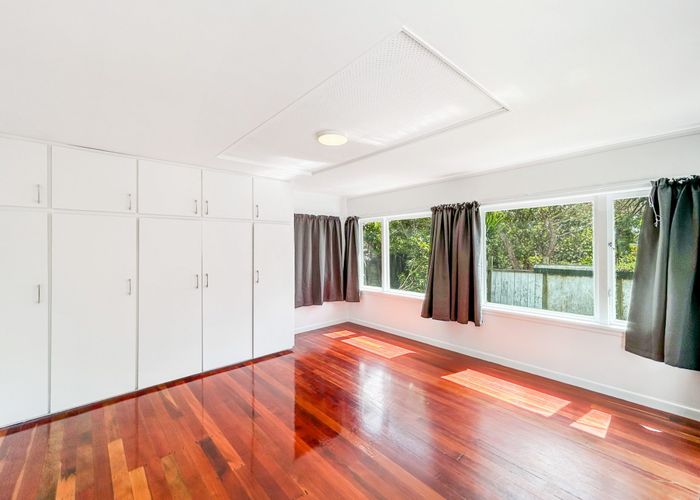  at 77 Kauri Point Road, Laingholm, Auckland