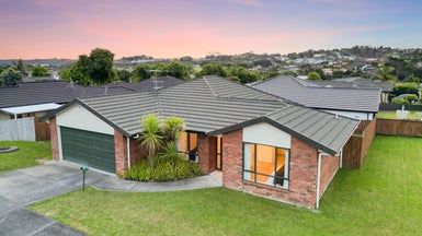  at 11 Sunvista Avenue, Oteha, Auckland