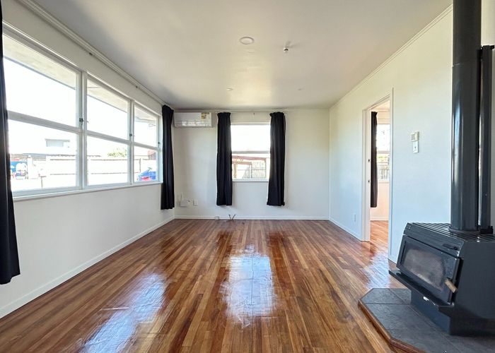  at 3 Barrys Road, Glendene, Waitakere City, Auckland