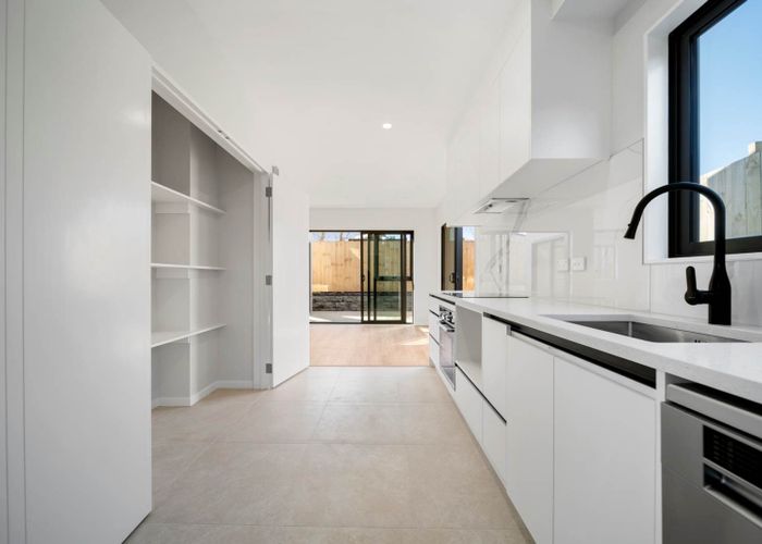  at 8E  Clutha Crescent, Clover Park, Manukau City, Auckland