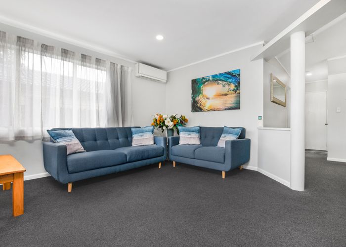  at 2/13 Perendale Close, Somerville, Manukau