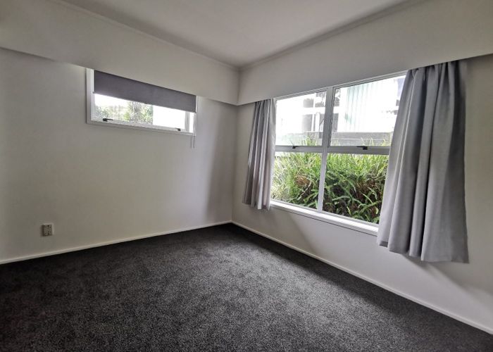  at 1/76 Ravenwood Drive, Forrest Hill, Auckland
