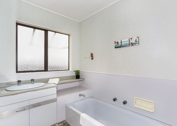  at 2/15 Don Street, Papakura, Papakura, Auckland
