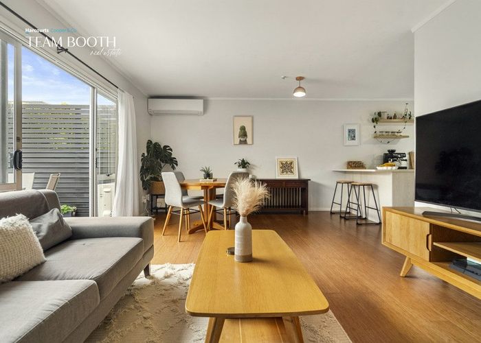  at 2/3A Kirrie Avenue, Te Atatu South, Auckland
