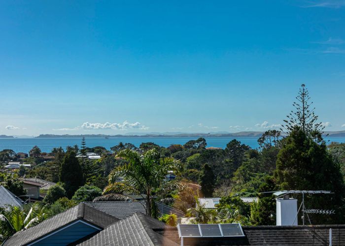  at 9 Asbury Crescent, Campbells Bay, Auckland