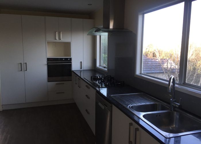  at 20 Peterhouse Pl, West Harbour, Waitakere City, Auckland