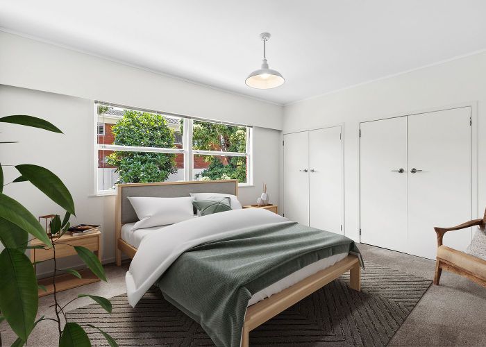  at 24 Holdaway Avenue, Northcote, North Shore City, Auckland