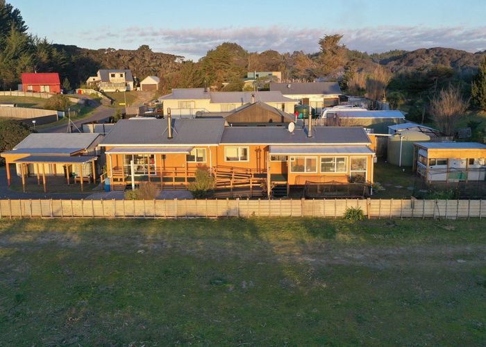  at 2 Barclay Grove, Hokio Beach, Levin