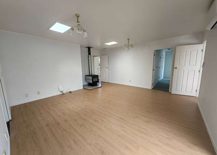  at 24 Derrimore Heights, Clover Park, Auckland