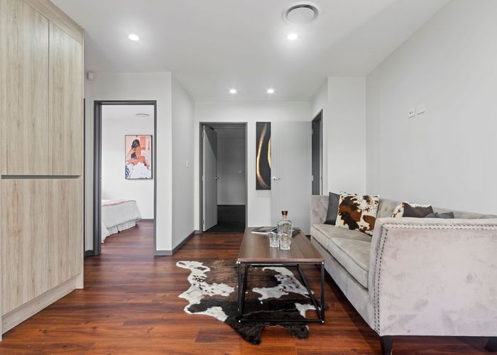  at 12 Hill Crescent, New Lynn, Auckland