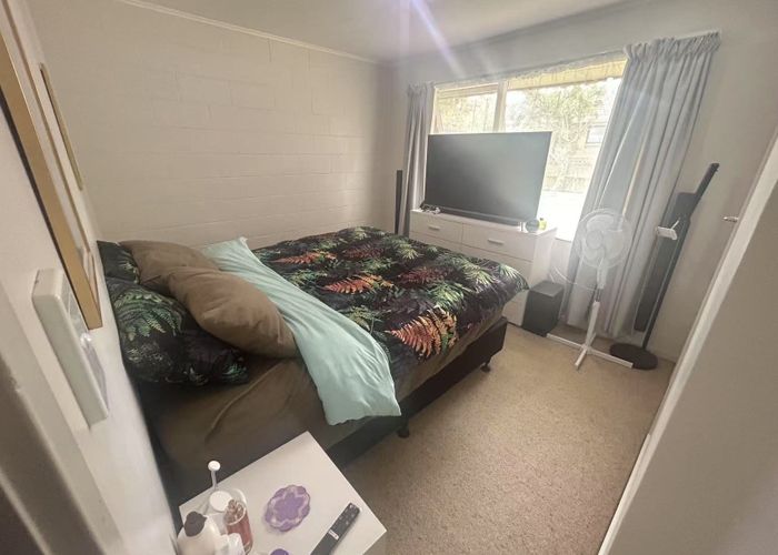  at 8 Dinglebank Road, Mount Wellington, Auckland