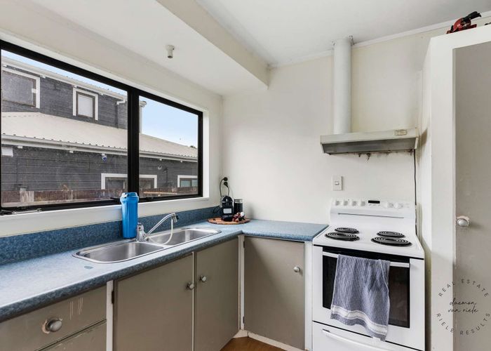  at 2/23 Marr Road, Manukau, Manukau City, Auckland