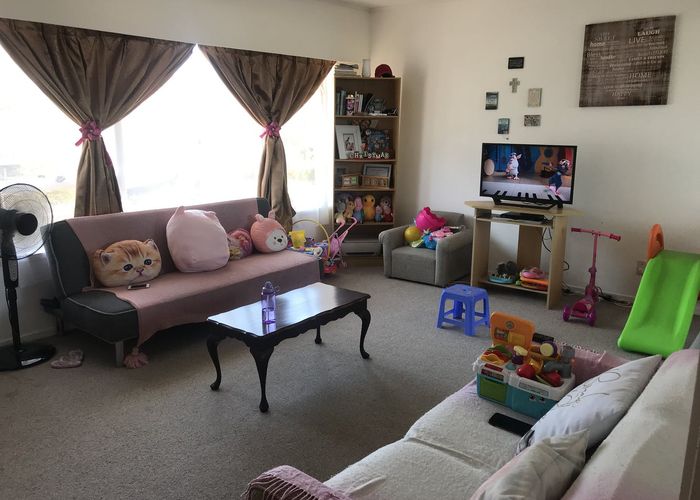  at 2/178 Chivalry Road, Glenfield, Auckland