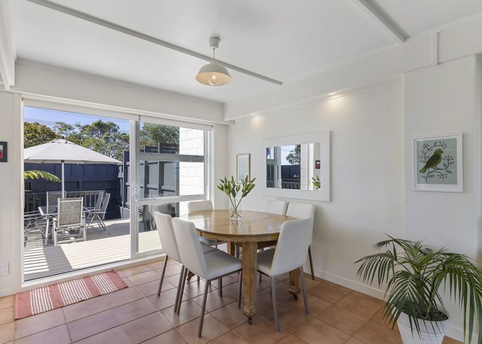  at 2/122 Rangatira Road, Beach Haven, Auckland