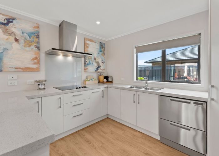  at 27 Somerby Mews, Silverstream, Upper Hutt