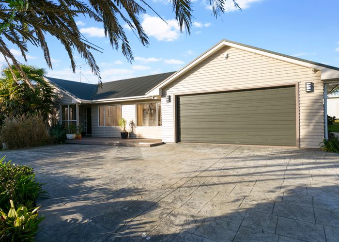  at 327 Amreins Road, Henderson