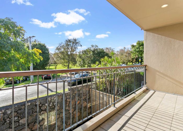 at 692B Manukau Road, Royal Oak, Auckland