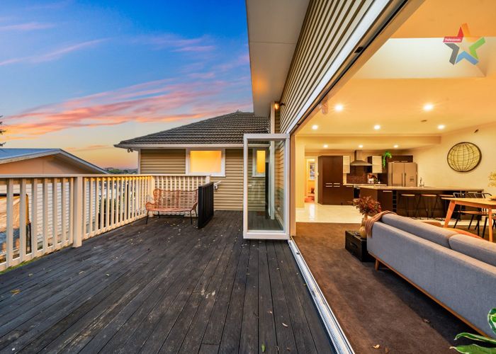  at 21 Franklyn Road, Tawa, Wellington