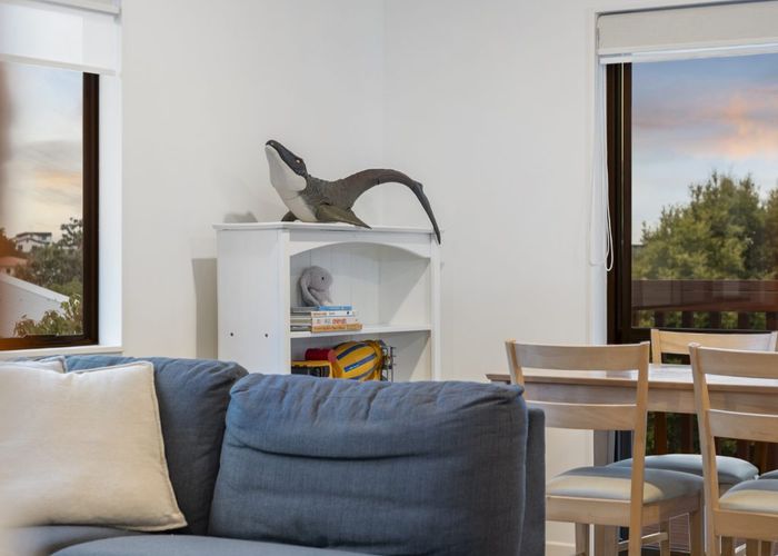  at 2/75 Langana Avenue, Browns Bay, North Shore City, Auckland