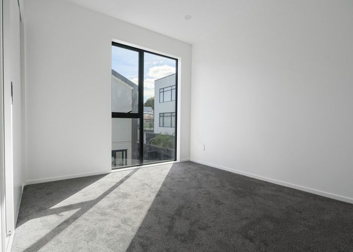  at 2/1 Montana Avenue, Murrays Bay, North Shore City, Auckland
