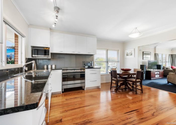  at 14 Letterkenny Place, Blockhouse Bay, Auckland