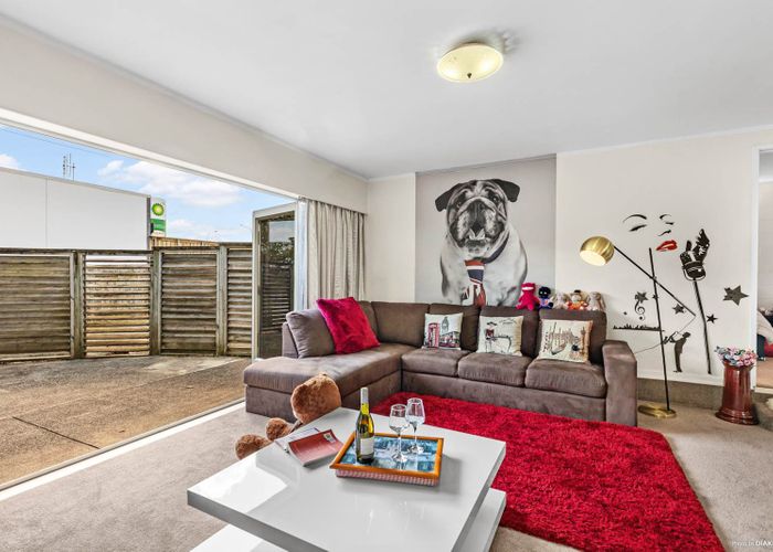  at 2/62 Taharoto Road, Takapuna, Auckland