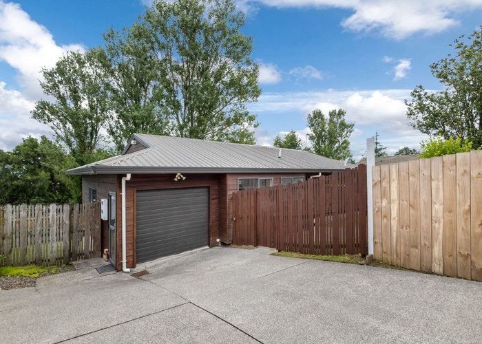  at 2/18 Altair Place, Windsor Park, North Shore City, Auckland