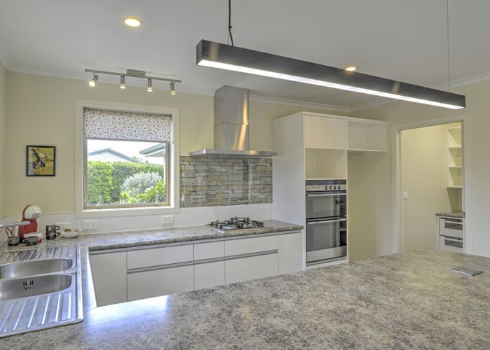  at 24 Mill Grove, Clareville, Carterton
