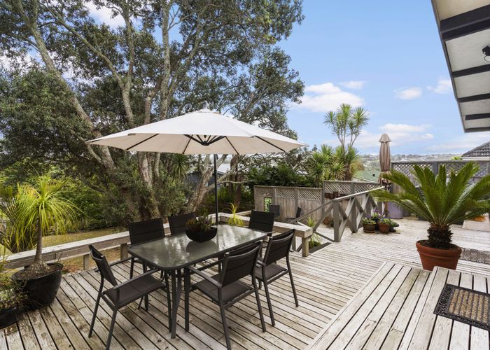  at 438 Beach Road, Murrays Bay, Auckland
