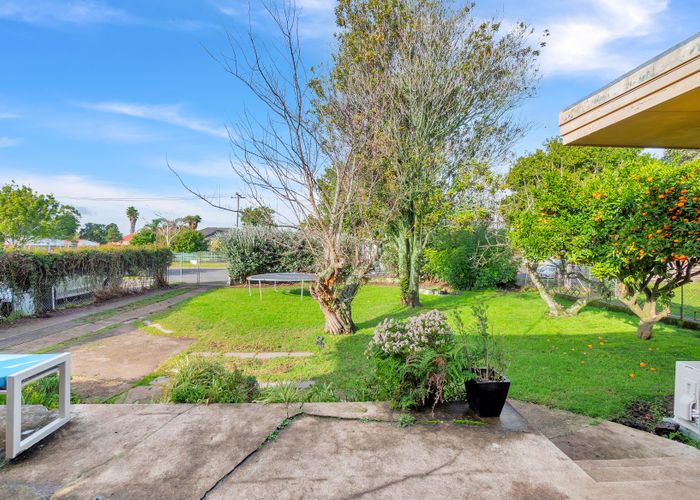  at 37 Kawiti Avenue, Point England, Auckland