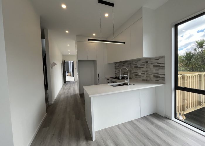  at 10D Mantra Road, Massey, Waitakere City, Auckland