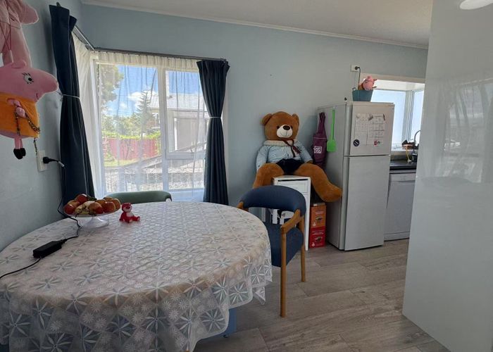  at 4 Cedar Place, Hillcrest, Hamilton