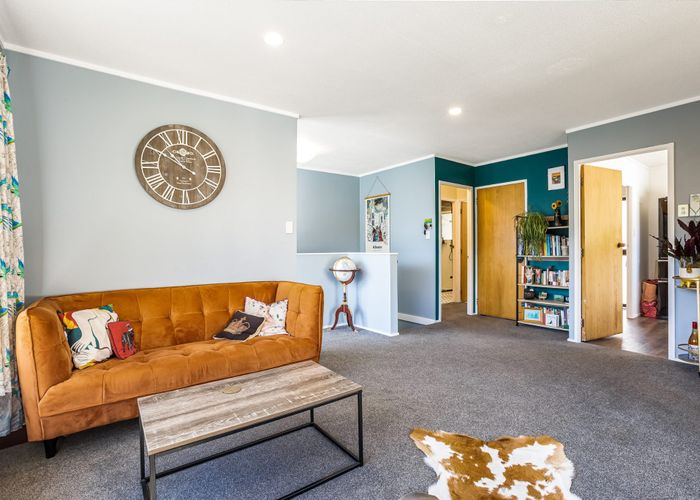  at 49b Albatross Close, Whitby, Porirua, Wellington