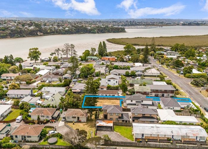  at 742B Te Atatu Road, Te Atatu Peninsula, Waitakere City, Auckland