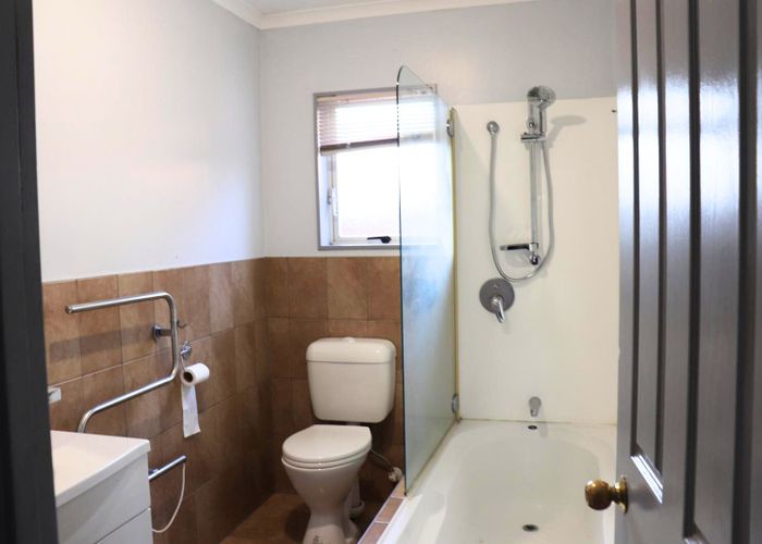  at 7 Robert Skelton Place, Clendon Park, Manukau City, Auckland