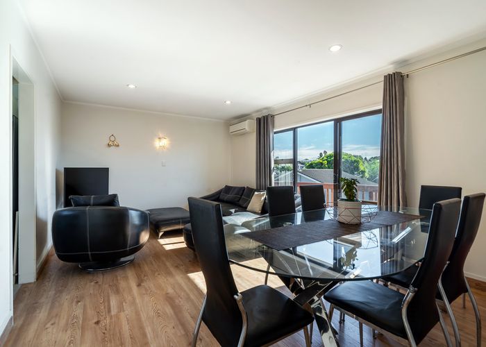  at 2/7 Eversleigh Road, Belmont, Auckland