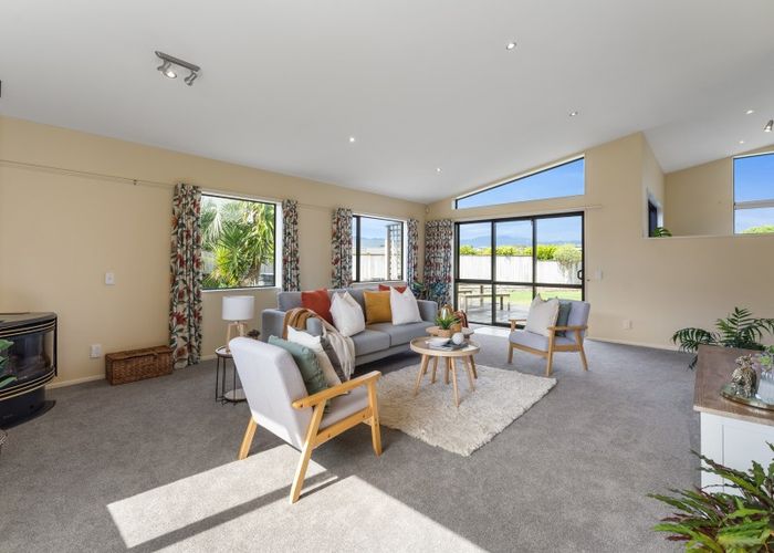  at 11 Te Ropata Place, Waikanae Beach, Waikanae