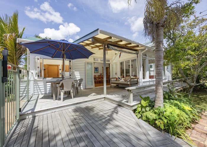  at 38 Queensway, Three Kings, Auckland