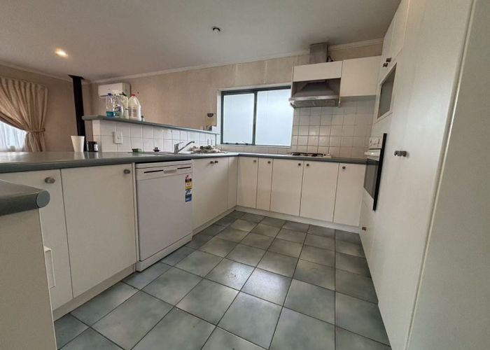  at 2/15 Dunn Place, Farm Cove, Manukau City, Auckland