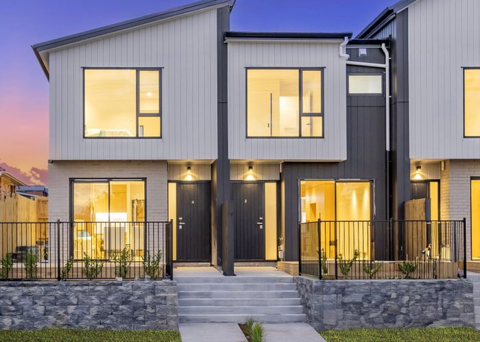  at 2/25 Titoki Street, Te Atatu Peninsula, Auckland