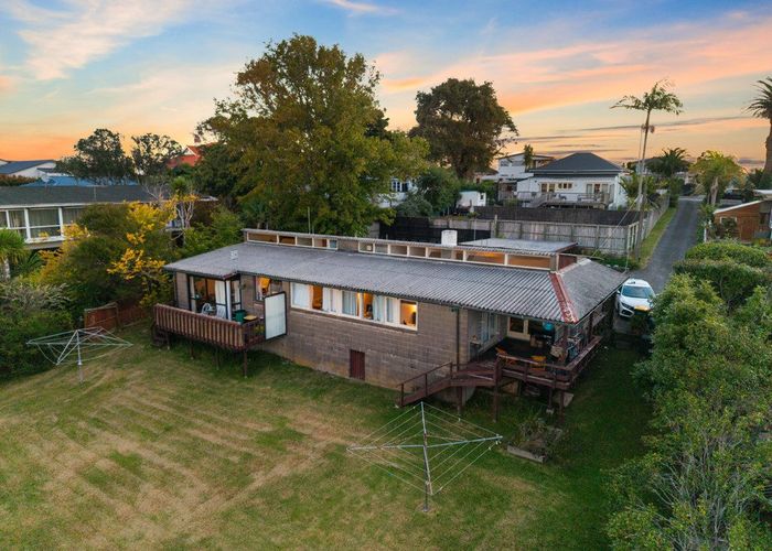  at 1 & 2/135 Glenfield Road, Hillcrest, North Shore City, Auckland
